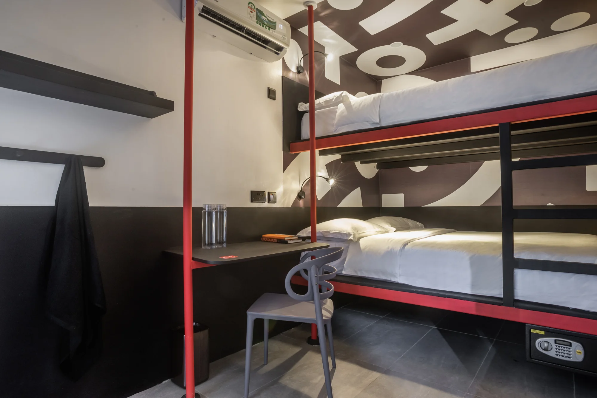 Boxo standard quad room